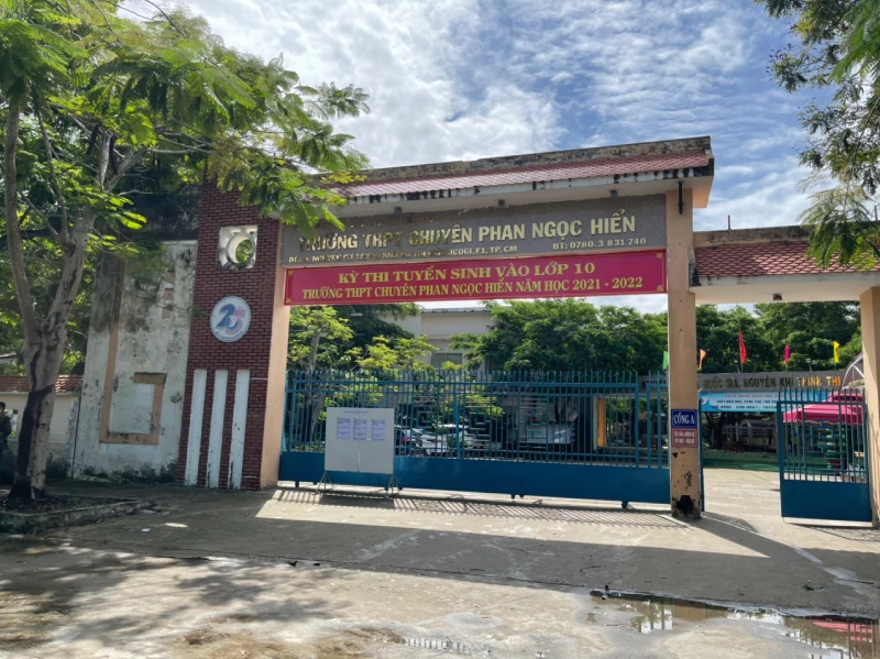 Trường THPT Chuyên Phan Ngọc Hiển