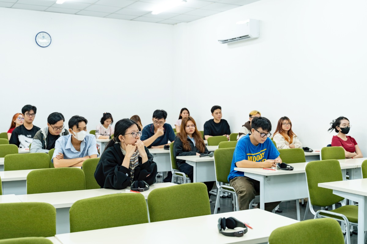 thi-thi-ielts Tổ chức buổi thi thử với quy trình bài bản giúp thí sinh hiểu rõ và đánh giá được năng lực cá nhân