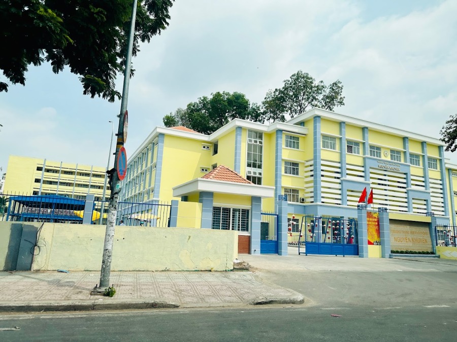 Trường THPT Nguyễn Khuyến Trường THPT Nguyễn Khuyến