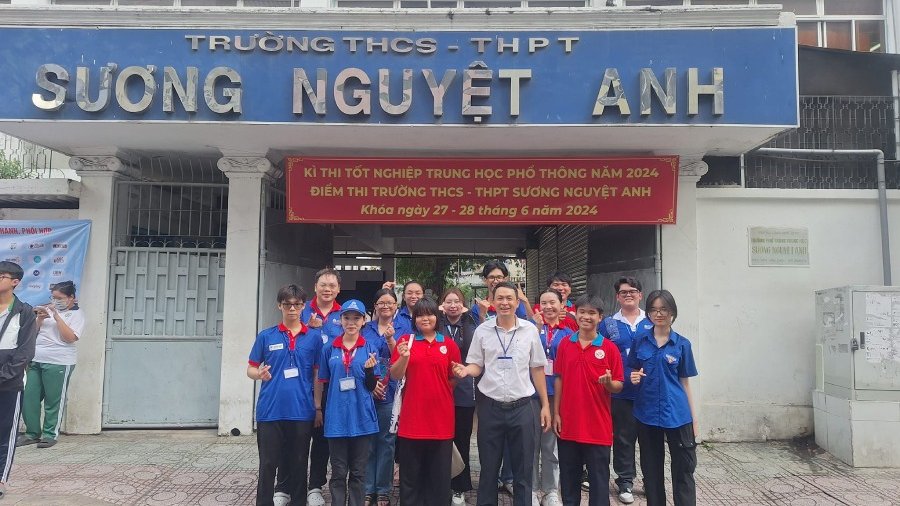 Trường THPT Sương Nguyệt Anh Trường THPT Sương Nguyệt Anh