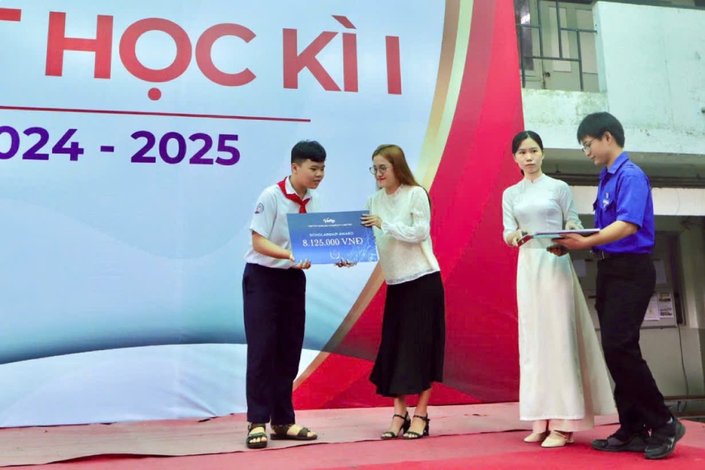 Trao học bổng Trường THPT Sương Nguyệt Anh Trao học bổng Trường THPT Sương Nguyệt Anh