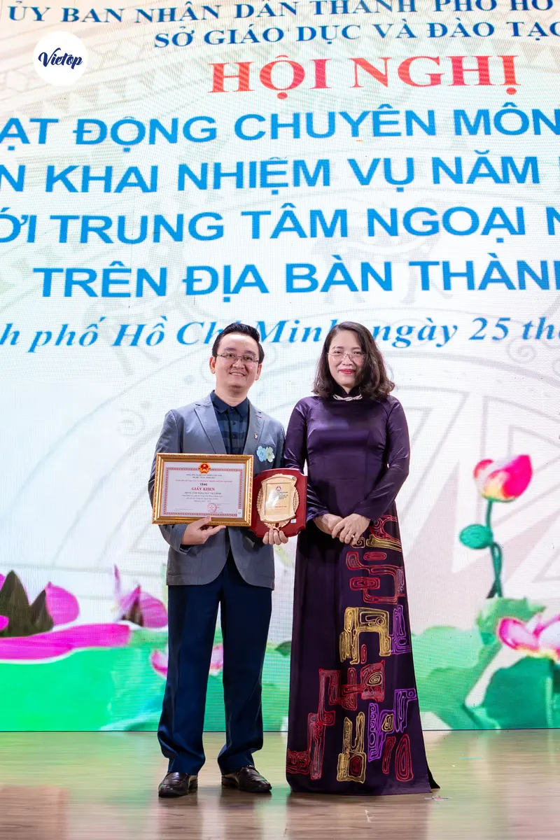 Niềm vinh dự của J88DL Trang chính thức J88 hỗ Chí Minh tại Hội nghị tổng kết hoạt động chuyên môn năm học 2024-2025