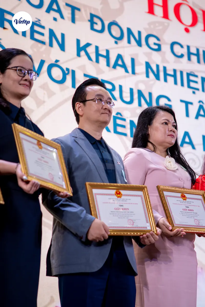 Niềm vinh dự của J88DL Trang chính thức J88 hỗ Chí Minh tại Hội nghị tổng kết hoạt động chuyên môn năm học 2024-2025