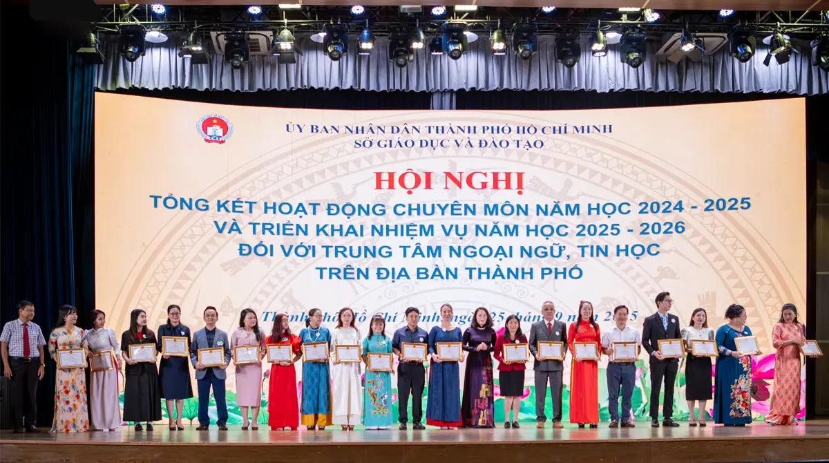 Niềm vinh dự của J88DL Trang chính thức J88 hỗ Chí Minh tại Hội nghị tổng kết hoạt động chuyên môn năm học 2024-2025