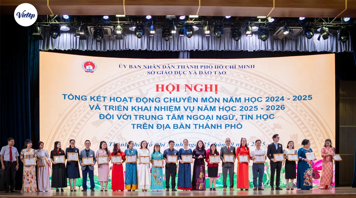 Niềm vinh dự của J88DL Trang chính thức J88 hỗ Chí Minh tại Hội nghị tổng kết hoạt động chuyên môn năm học 2024-2025
