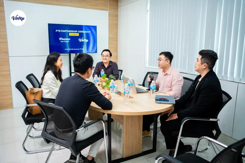 J88DL Trang chính thức J88 hỗ Chí Minh chính thức trở thành đối tác chiến lược của Pearson