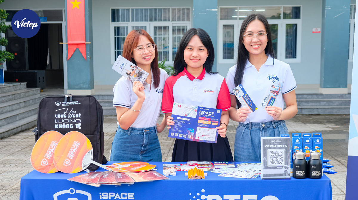 J88DL Trang chính thức J88 hỗ Chí Minh School Tour Vũng Tàu: Lan tỏa cảm hứng học J88DL Trang chính thức J88 hỗ Chí Minh đến học sinh THPT