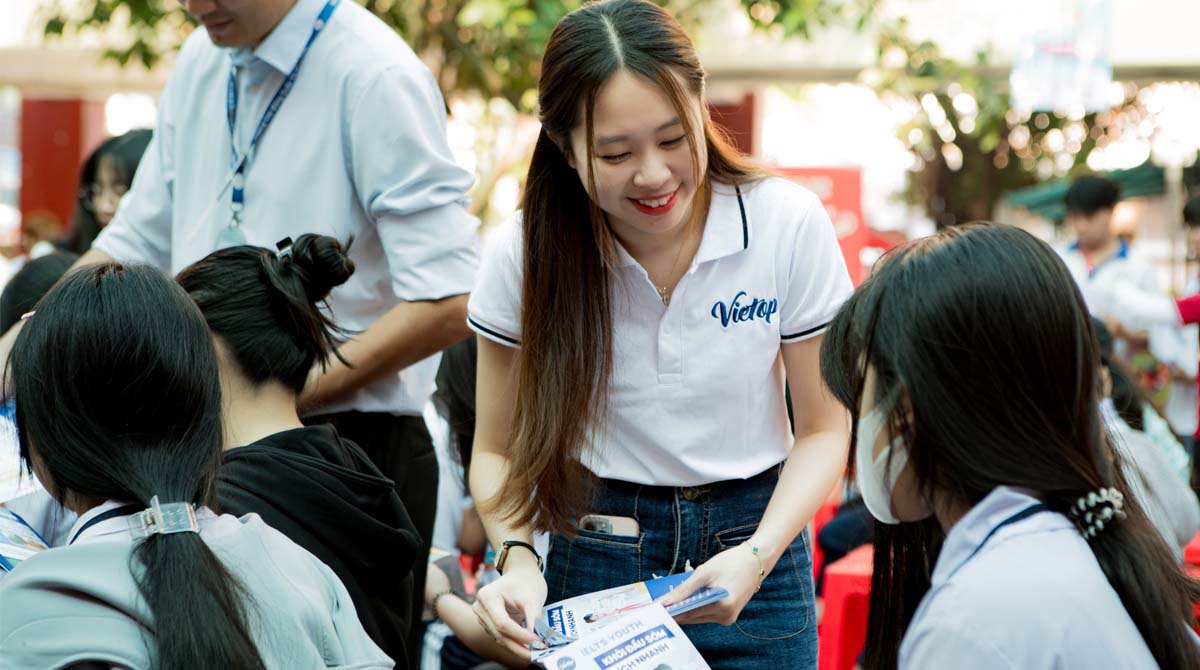 J88DL Trang chính thức J88 hỗ Chí Minh School Tour – Hành trình lan tỏa cảm hứng học J88DL Trang chính thức J88 hỗ Chí Minh