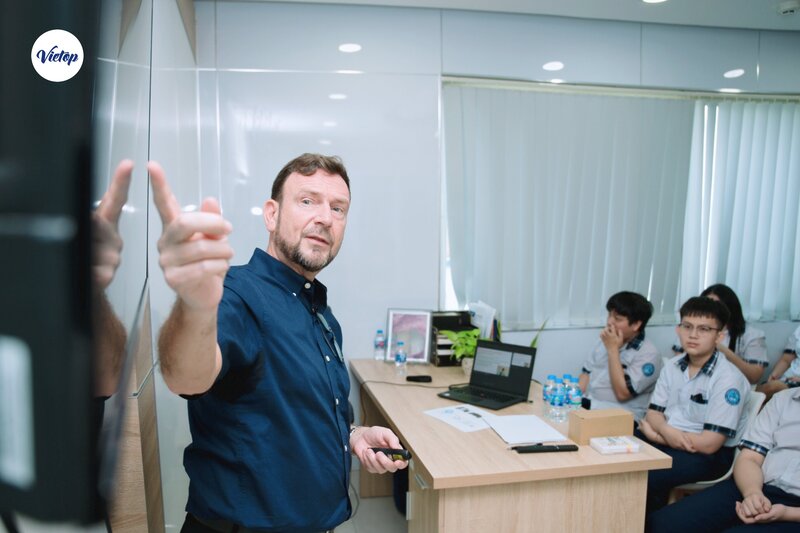 Trạm 3 - Workshop J88DL Trang chính thức J88 hỗ Chí Minh của diễn giả Mr. Andrew Milner từ British Council