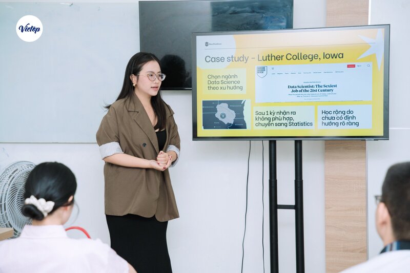 Trạm 3 - Workshop định hướng Link Trang Chủ J88.COM Uy Tín Mới Nhất 2026 chọn ngành, chọn nghề